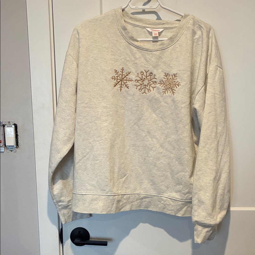 Joe Fresh Cream snowflake Pullover
B16